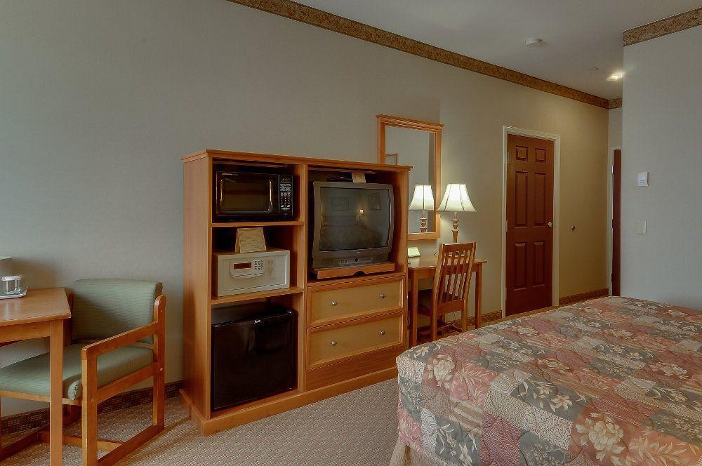 The Lodge- A Vagabond Inn Executive Hotel コーニング エクステリア 写真